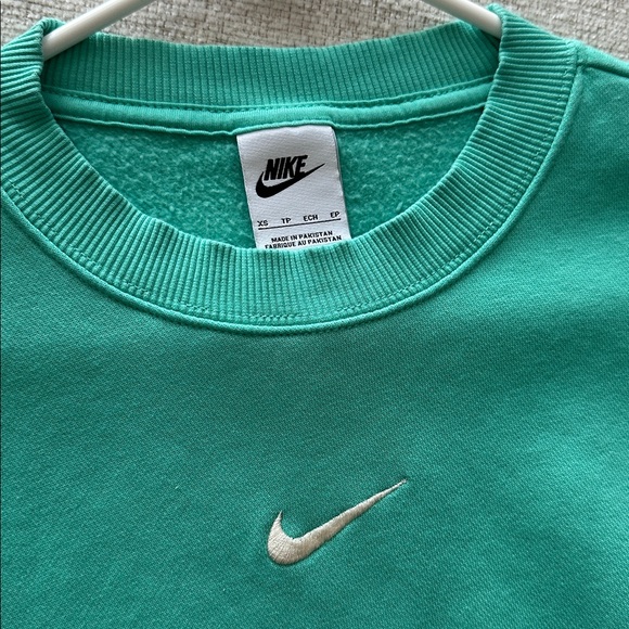 Nike Women’s Teal Crewneck Sweater - Picture 2 of 3